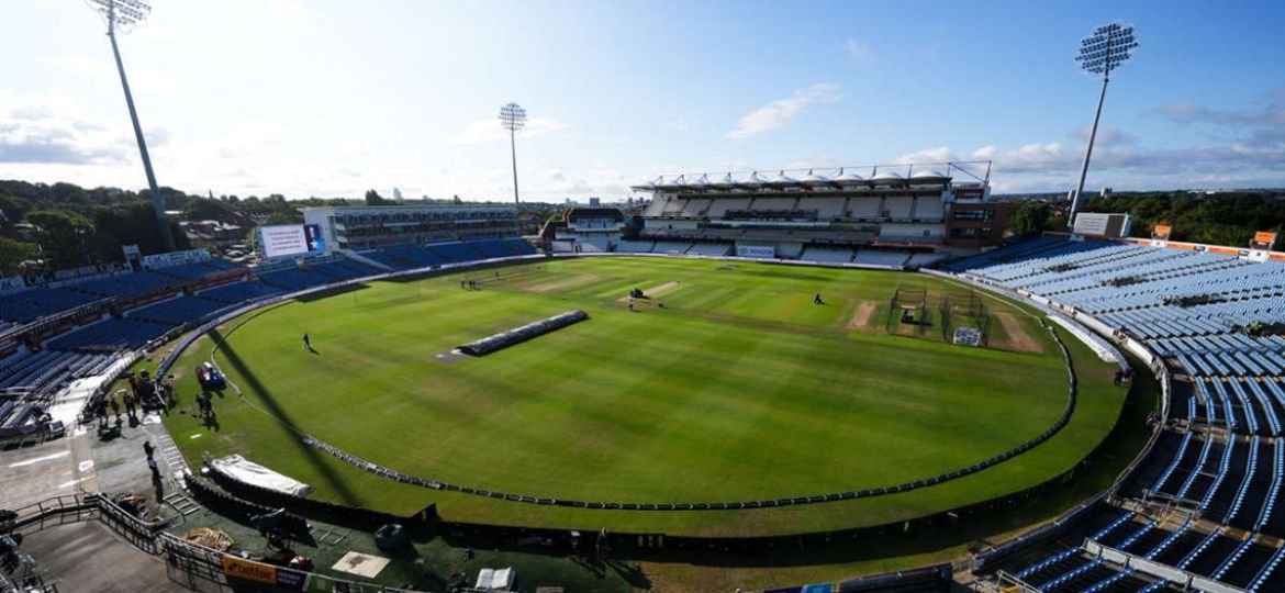 Root Wins Toss and Bowls as All-Seam England Face Pakistan at Headingley