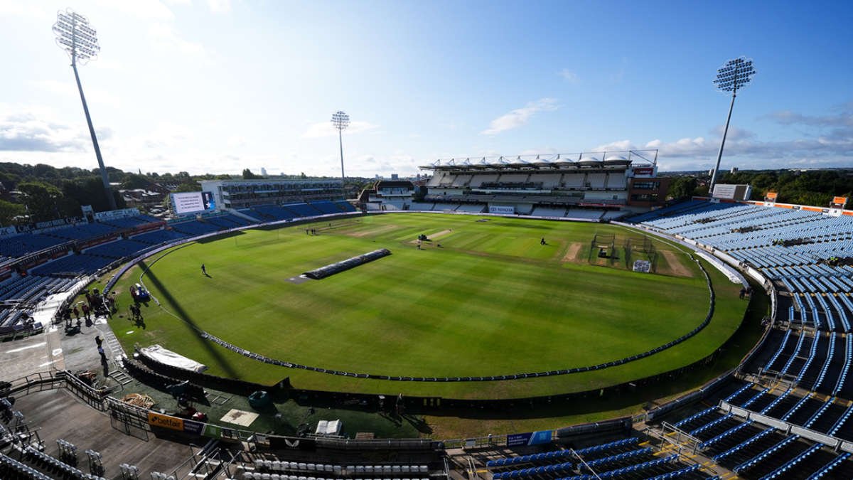 root-wins-toss-and-bowls-as-all-seam-england-face-pakistan-at-headingley